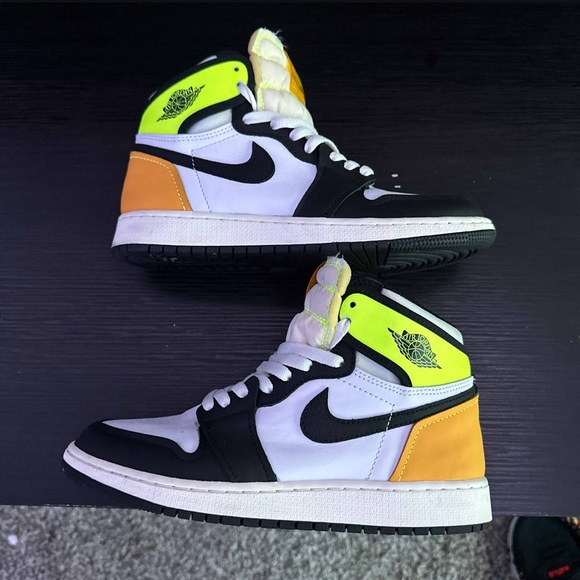 Air Jordan Retro High OG GS 'Volt Gold'